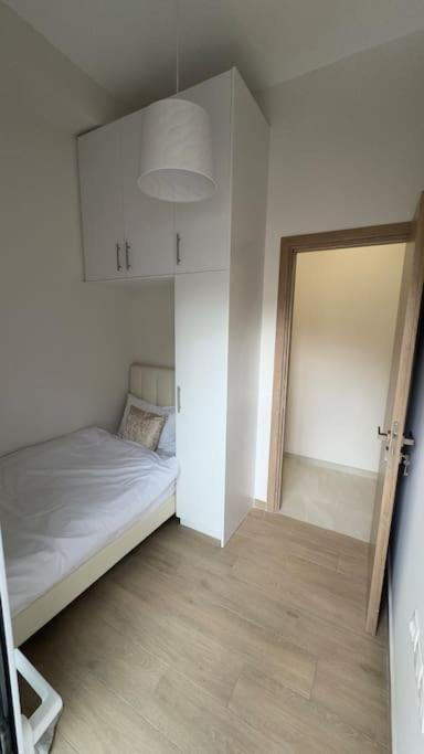 New Center Apartment Near Metro Афины Экстерьер фото