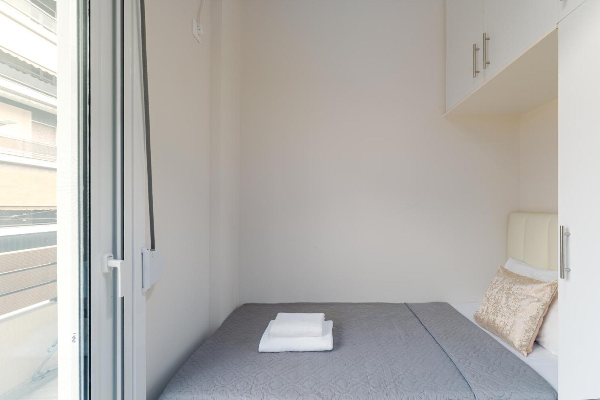 New Center Apartment Near Metro Афины Экстерьер фото